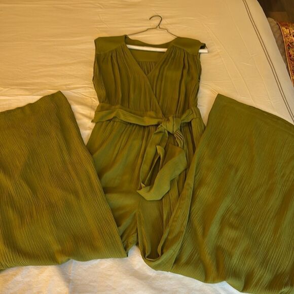 NWOT Be Cool Pleated Wrap Wide Leg Jumpsuit. Green. Size Small. - Picture 2 of 10